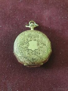 Zlaté gravírované hodinky jeptišky REMONTOIR