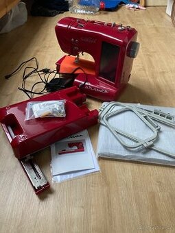 Šicí a vyšívací stroj