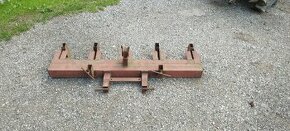 Kovový rám na rádla na brambory.