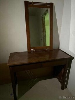 Ratanov stul se zrcadlm