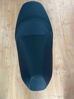 Nízké original sedlo Yamaha, na XMAX 300