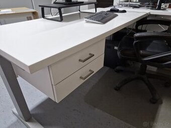 Kancelářský nastavitelný stůl se šuplíky