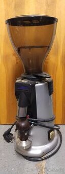 Mlýnek na kávu Macap M5D