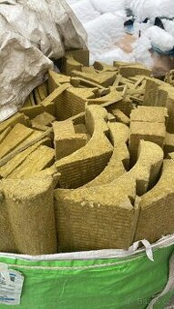 Zbytky izolačních materiálů za odvoz