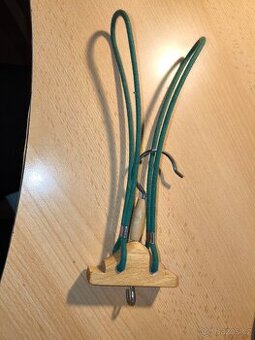 Starožitné cestovní ramínko na šaty.