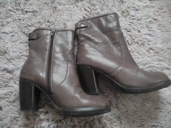 Kožené nízké kozačky