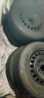 Kola mercedes 215/55R16 +2 gumy zimní