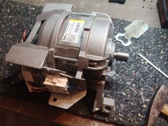 Motor z pračky
