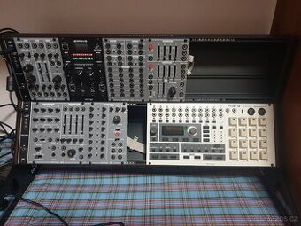 Prodám sestavu modulárních sytémů Behringer
