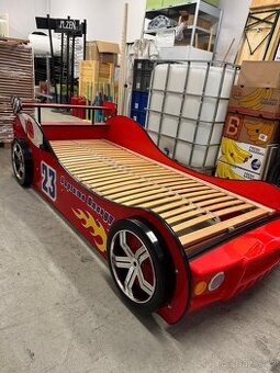 Prodám postel auto / formule včetně roštu – červená