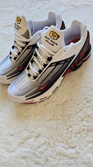 NIKE AIR MAX PLUS TN III stribrne