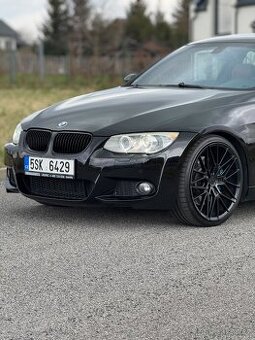 Bmw E92 335i LCI look červený interier