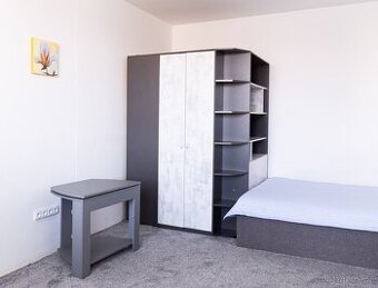 Velká šatní skříň zdarma za odvoz