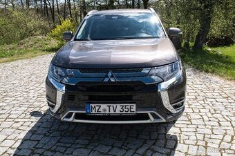 Mitsubiuschi Outlander Plkug in Hybrid