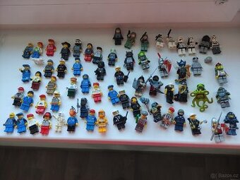 Mix 62 LEGO figurek
