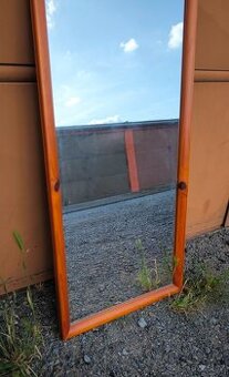 Zrcadlo 50 x 100 cm v rámu. v pěkném stavu