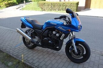 Yamaha FZS 600