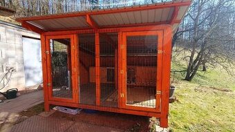 Prostorný kotec bez nutnosti základů  a dvě zateplené boudy