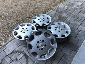 Mercedes půlměsíce, 8 loch, r15