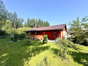 Dva rodinné domy se zahradním domkem a zahradou 903 m², Mari
