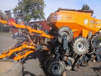 Mzuri secí stroj-strip till (pásové zpracování půdy)