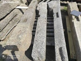 Staré kamenné sloupky, žulové sloupky, sloupek