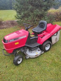 Zahradní traktůrek Honda