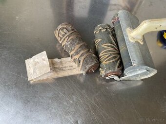 Starý váleček na malování s nádržkou