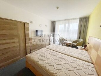 Prodej apartmánu s lodžií v oblíbeném hotelovém komplexu – F