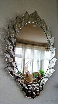 Zrcadlo benátského typu