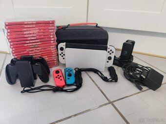 Nintendo Switch Oled + Další vybavení a 16 her