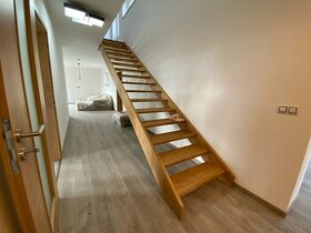 Dřevěné schodiště - dubové