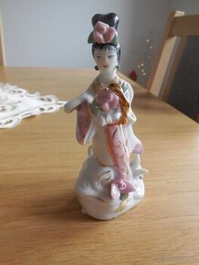 Porcelánová soška.