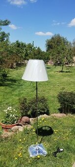 Stojací lampa