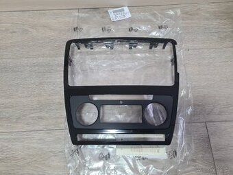 NOVÝ Rámeček autorádia Octavia 2 Black piano ORIG