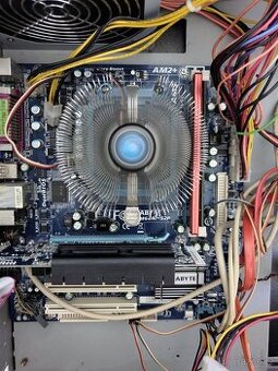 ga-m68m-s2p + Athlon 64 X2 4850e + 3gb ram + 512GPU