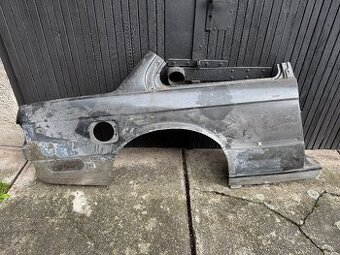 BMW E30 pravý zadní blatník coupe chrom