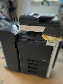 Konica Minolta C360 včetně finišeru - NEFUNKČNÍ NA DÍLY