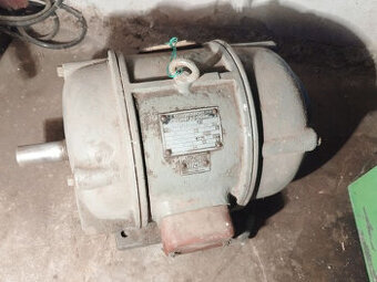 Elektromotor 4.8 KW 380V - Ø hřídele 32mm