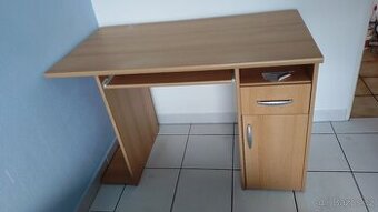 Psací nebo PC stůl