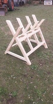 Králíkárna a dřevěná koza