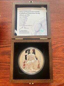 STŘÍBRNÁ MEDAILE K PŘÍLEŽITOSTI DOKONČENÍ STAVBY CHRÁMU SV.