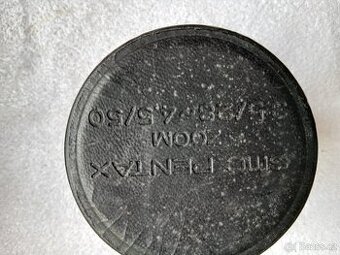 Objektiv na fotoaparát.