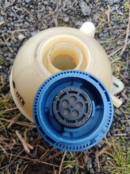 Škoda Octavia 1 nádoba na vodu s víčkem