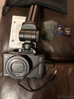Prodám vlogovací kameru s gripem Sony ZV-1