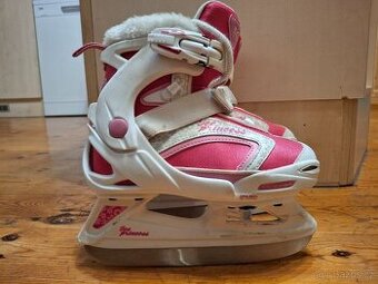 Dívčí rostoucí brusle na led