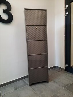 Designový výklopný botník