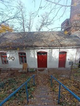 Samostatně stojící dům s rozsáhlou zahradou a rybníkem