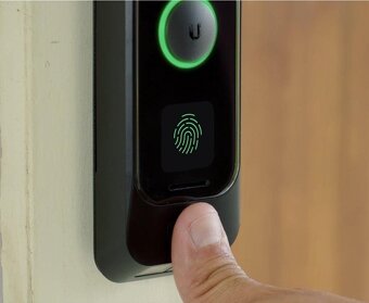 Unifi G4 Doorbell PRO (videozvonek) snímač NFC a otisků p.
