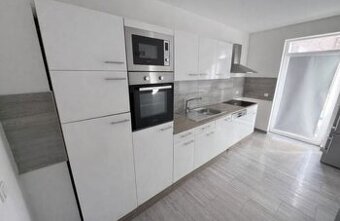 Moderní linka s vestavěnými spotřebiči,6371